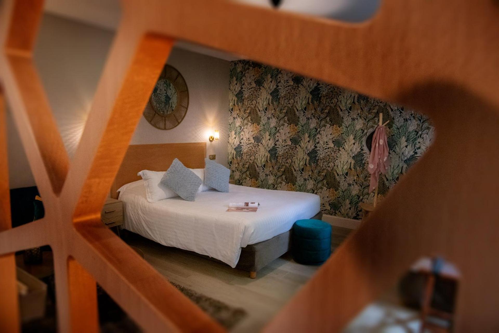 Logis Hotel La Breche - Restaurant Berthelot Амбуаз Экстерьер фото