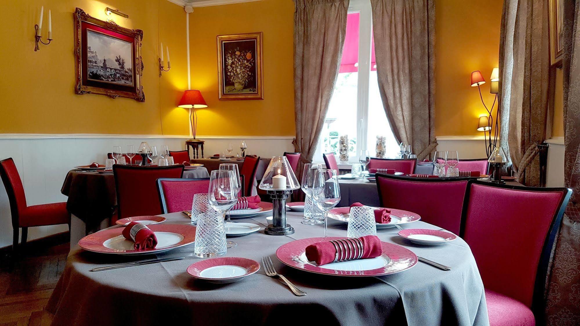 Logis Hotel La Breche - Restaurant Berthelot Амбуаз Экстерьер фото
